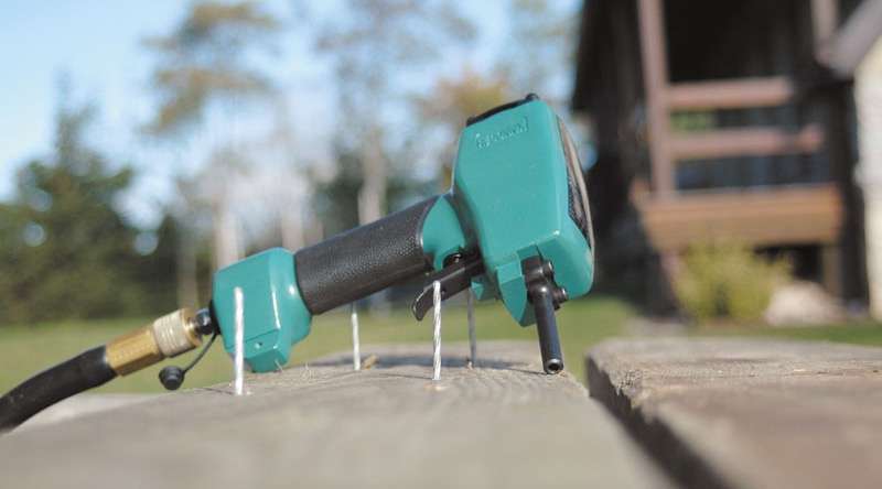 The nail puller Pneumatic tool for reclaiming old lumbe