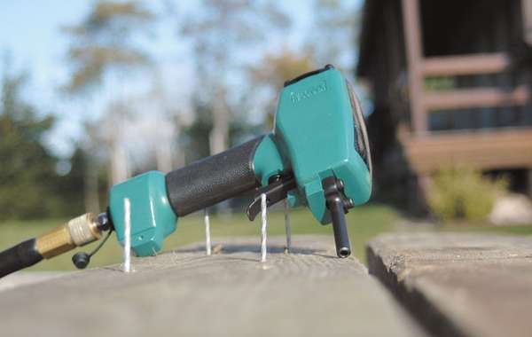 The nail puller Pneumatic tool for reclaiming old lumbe