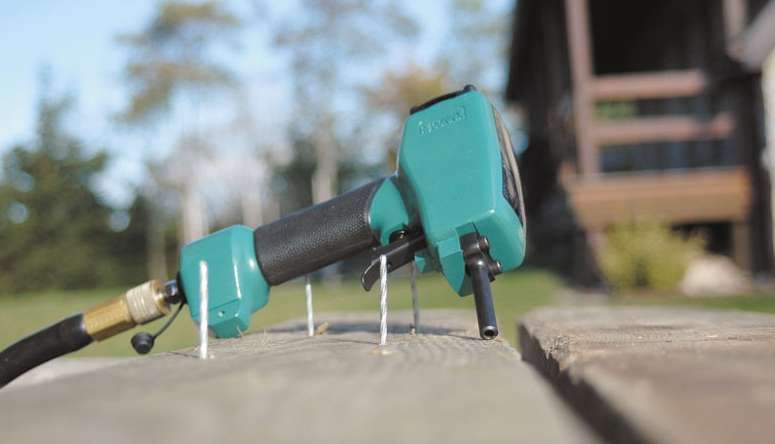 The nail puller Pneumatic tool for reclaiming old lumbe