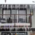 Ice dams on roofs & how to fix them