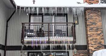 Ice dams on roofs & how to fix them