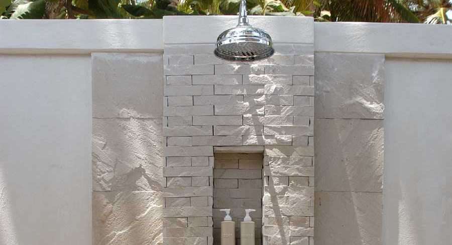 Outdoor solar shower