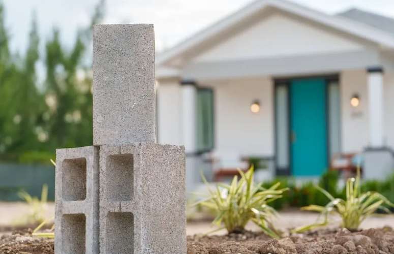 Carbon-Negative Home Bahama Stands Against Storms