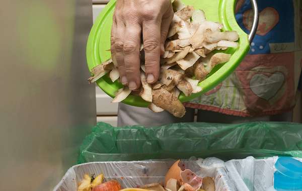 Disposing of household waste properly - recycling, garbage & toxic materials