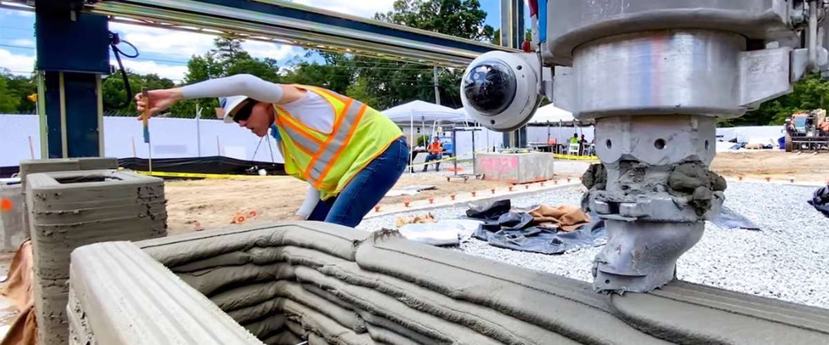 Construction of a 3D printed concrete home © all3dep.com