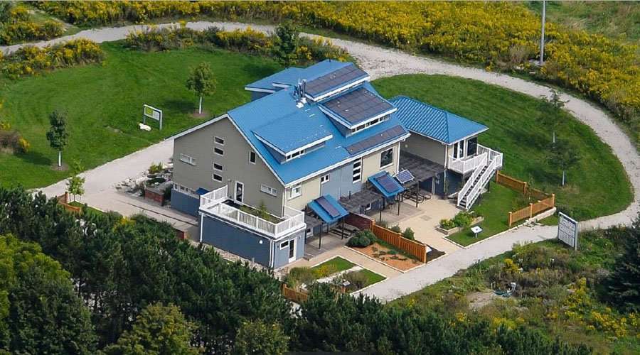 Comparing ground source and air source heat pumps