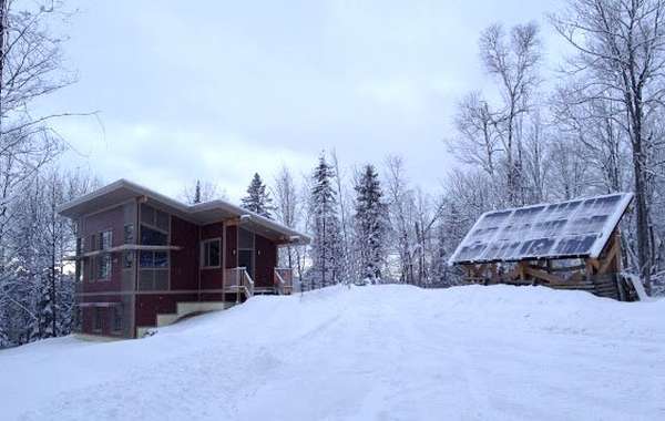 Off-grid, passively-heated LEED Gold home