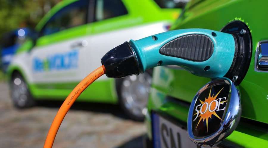 Electric vehicle charging station