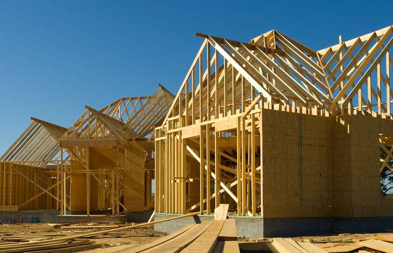 Choosing between OSB or Plywood for house sheathing for Roofs, Walls & Floors.