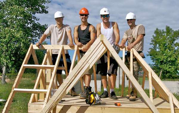 Students at New Frontiers School Board to build LEED home to be donate