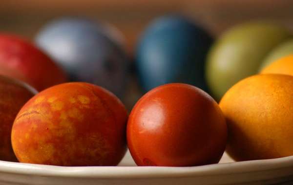 Non-toxic, naturally-dyed Easter eggs