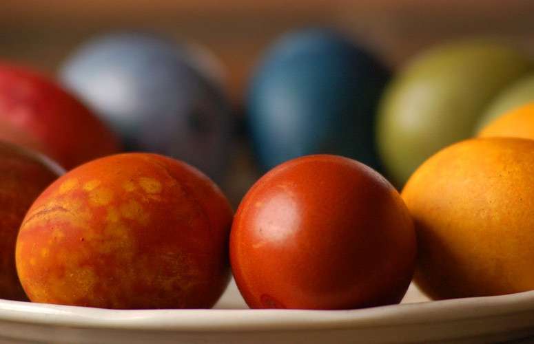 Non-toxic, naturally-dyed Easter eggs