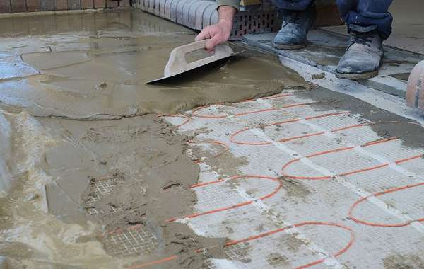 Waterproof floor screeding with under floor electric heating