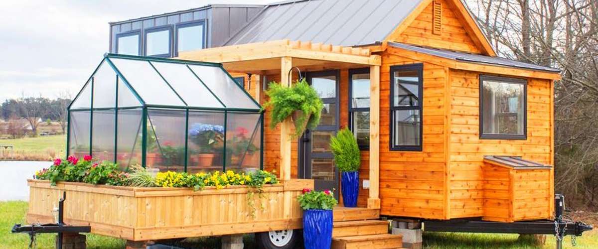 A tiny house with a greenhouse - yes it's possible!