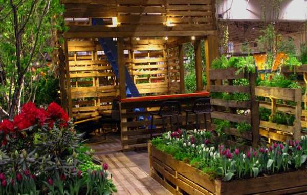 building with recycled shipping pallets