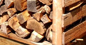 Choosing the right firewood for maximum heat