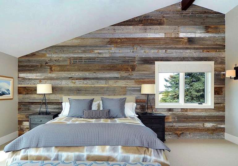 Reclaimed barn boards for wall finishing
