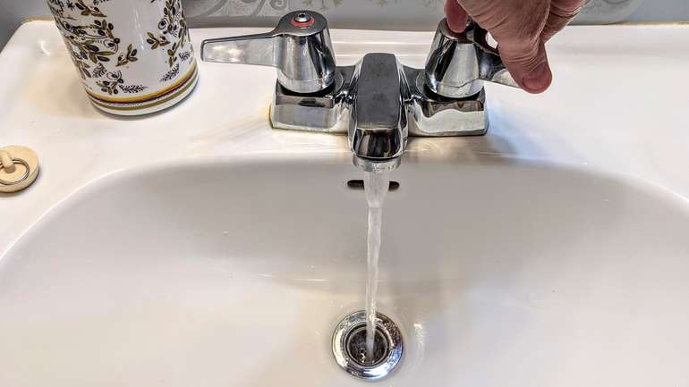 Test for leaks and drips from your newly renovated faucet - there should hopefully be none !