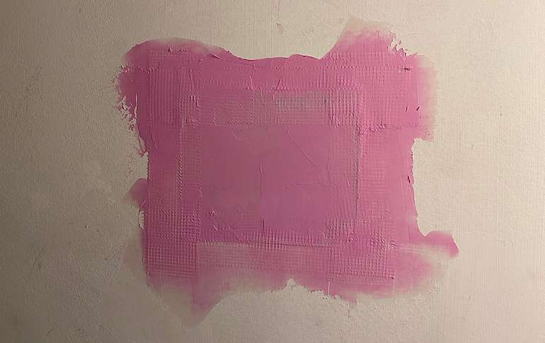 Apply a first coat of drywall spackle (or mud compound) to the drywall repair