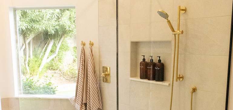 La pomme de douche à faible débit permet de réduire la consommation d'énergie pour le chauffage de l'eau