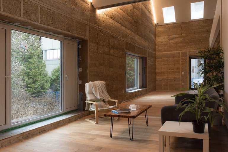 The minimalist interior in Third Space makes extensive use of hempcrete