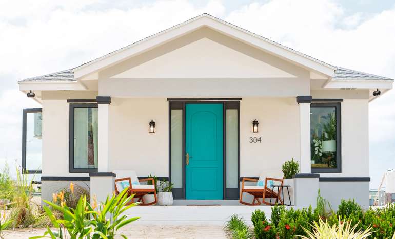 Carbon-Negative Home Bahama Stands Against Storms