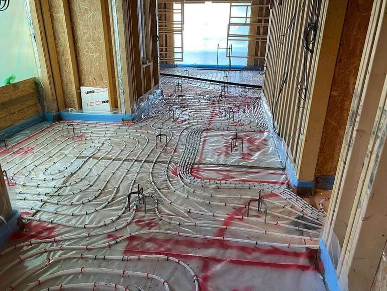 hydrnonic under floor heating tubes