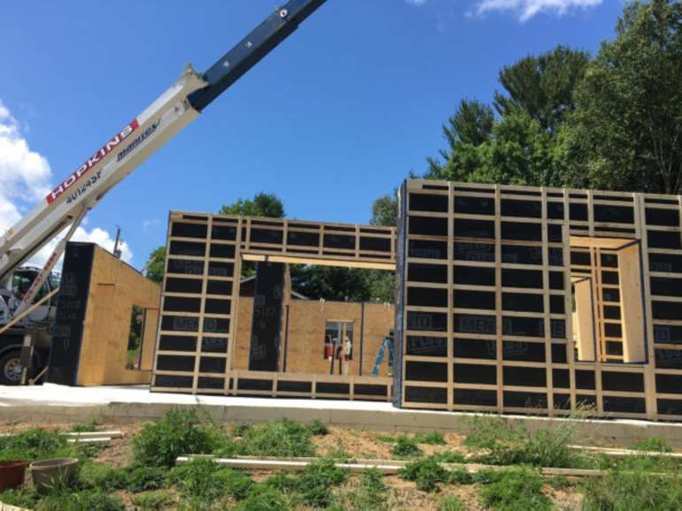 Prefab house walls being assembled @Quantum Passivhaus