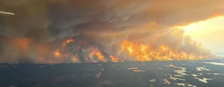 Wildfires in Manitoba and Saskatchewan causing heavy smoke in the Midwest USA