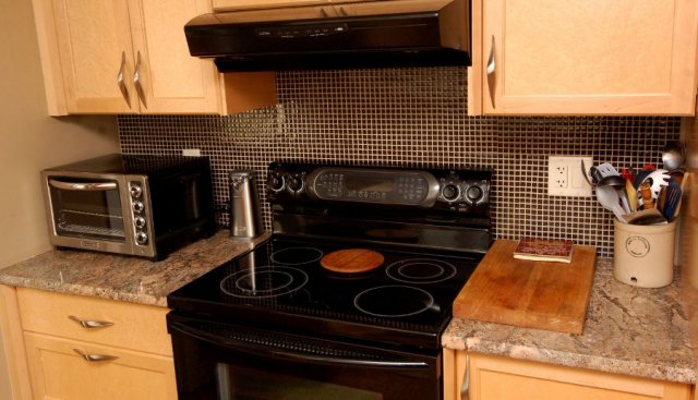 Formaldehyde-free kitchen cabinet renovation by River Woodworks 