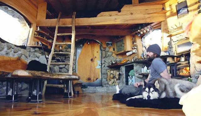 Off-grid tiny house in the Sierras 