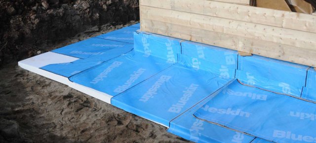 Skirt insulation prevents soil touching foundation walls from freezing